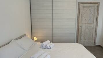 2 slaapkamers, een strijkplank/strijkijzer, wifi, beddengoed