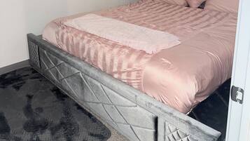 1 bedroom, desk, free WiFi, bed sheets