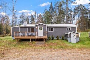 Exterior - Riverfront Retreat in the White Mountains - 3BR Cozy Escape Near Ski & Hike (Bethlehem)