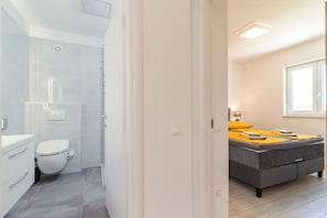 Bathroom - Furnished Penthouse With sea View (Medulin)
