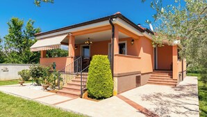 House | Exterior - Lovely Family Bungalow With Private Pool (Pula)