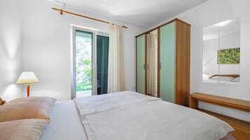 Apartment | 2 bedrooms, iron/ironing board