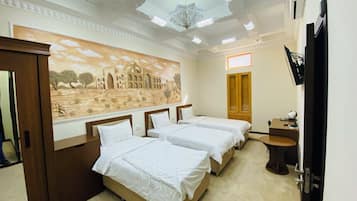 Deluxe Double or Twin Room, 1 Bedroom, Courtyard View | Soundproofing, iron/ironing board