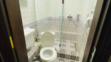 Deluxe Double or Twin Room, 1 Bedroom, Courtyard View | Bathroom | Slippers