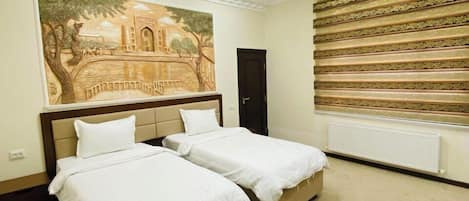 Chambre Deluxe double ou avec lits jumeaux, 1 chambre, vue sur la cour intĂ©rieure | SystĂšme dâinsonorisation, fer et planche Ă repasser