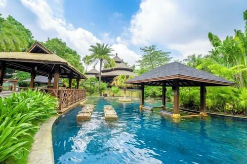 Riyuegu Hot Springs Hotel