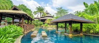 Riyuegu Hot Springs Hotel