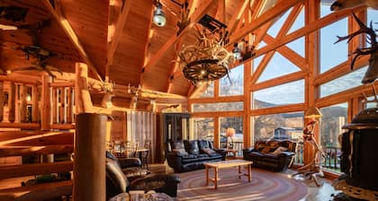 Rocky Mt Lodge - Hot tub, Firepit, Fishing, Floating, Large Mountian Getaway