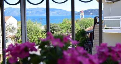 Charming 2-bedroom apartment in peaceful Karavomylos with AC, WiFi