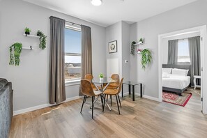 Apartment | 1 bedroom, desk, laptop workspace, free WiFi - Furnished Apartments near Encore Boston (Everett)