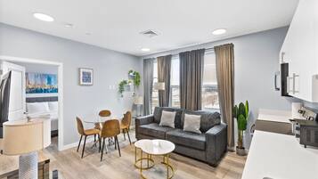 Apartment | 1 Schlafzimmer, Schreibtisch, laptopgeeigneter Arbeitsplatz