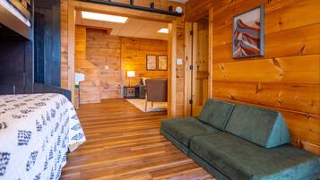 3 Schlafzimmer, Schreibtisch, Bügeleisen/Bügelbrett, Reisekinderbett