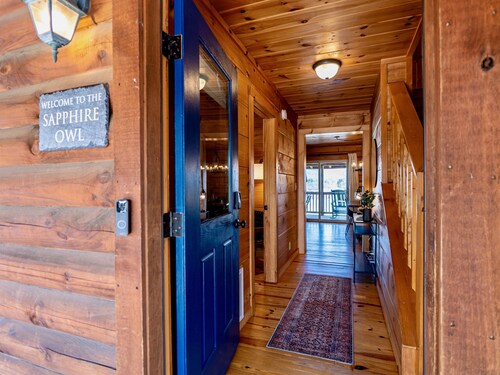 New! Hand-Stacked Log Cabin TH | Mountain Views | Short Walk to Downtown WJ
