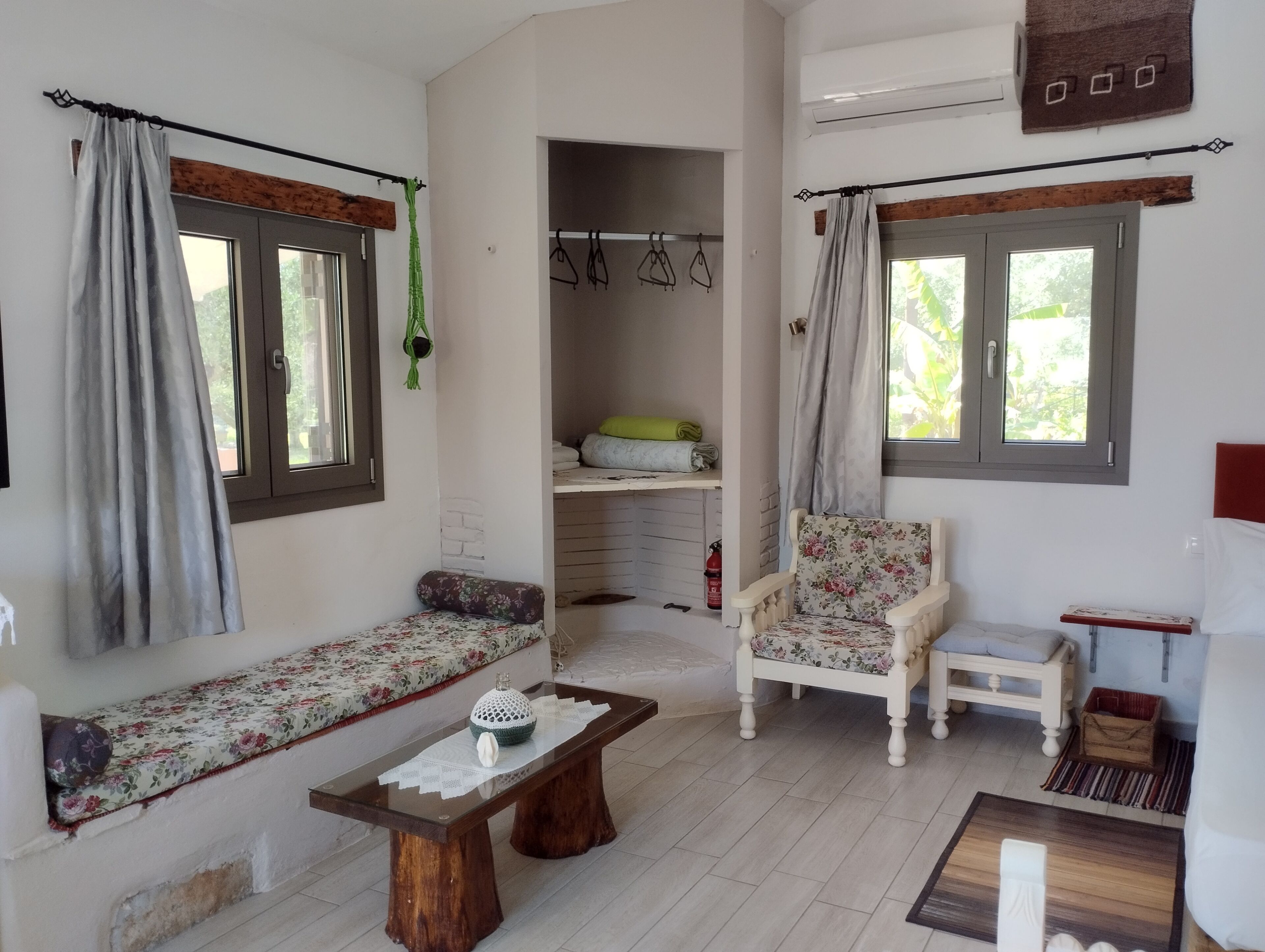 Olea Cottage, A Peaceful Retreat In An Olive Grove In Galatas. - Crète