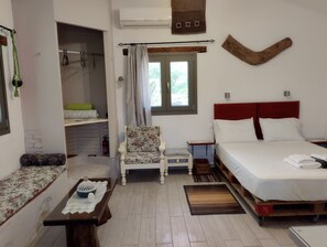 1 bedroom, iron/ironing board, free WiFi, bed sheets - olea cottage, a peaceful retreat in an olive grove in Galatas. (Galatas, Chania)
