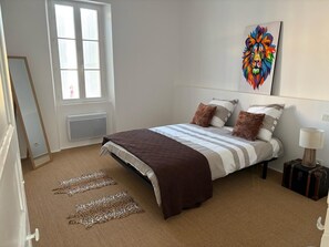 5 bedrooms, free WiFi, bed sheets