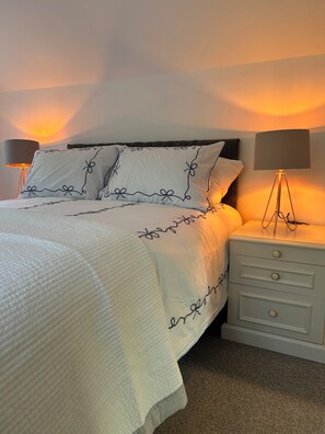 3 slaapkamers, een strijkplank/strijkijzer, wifi, beddengoed