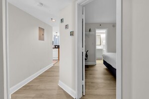 2 chambres, fer et planche à repasser, draps fournis