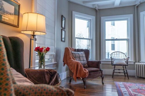 Historic 4-bedroom house one block from Saratoga Racetrack