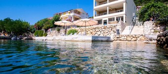 Apartment in Supetarska Draga by the Beach