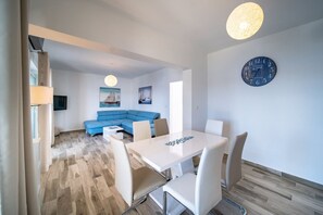 Mobile Home | Dining - Apartment in Supetarska Draga by the Beach (Rab)