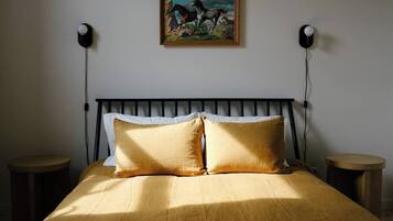 1 habitación, tabla de planchar con plancha, wifi y ropa de cama