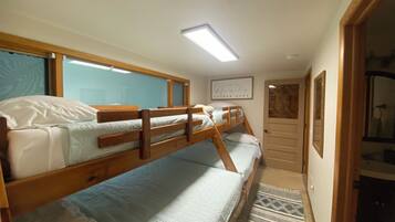 4 bedrooms, iron/ironing board, WiFi, bed sheets
