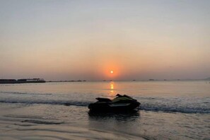 A jet ski on calm water during sunset. - Huidong Shuangyue Bay Rainbow Bay Sea View Hotel (Huidong)