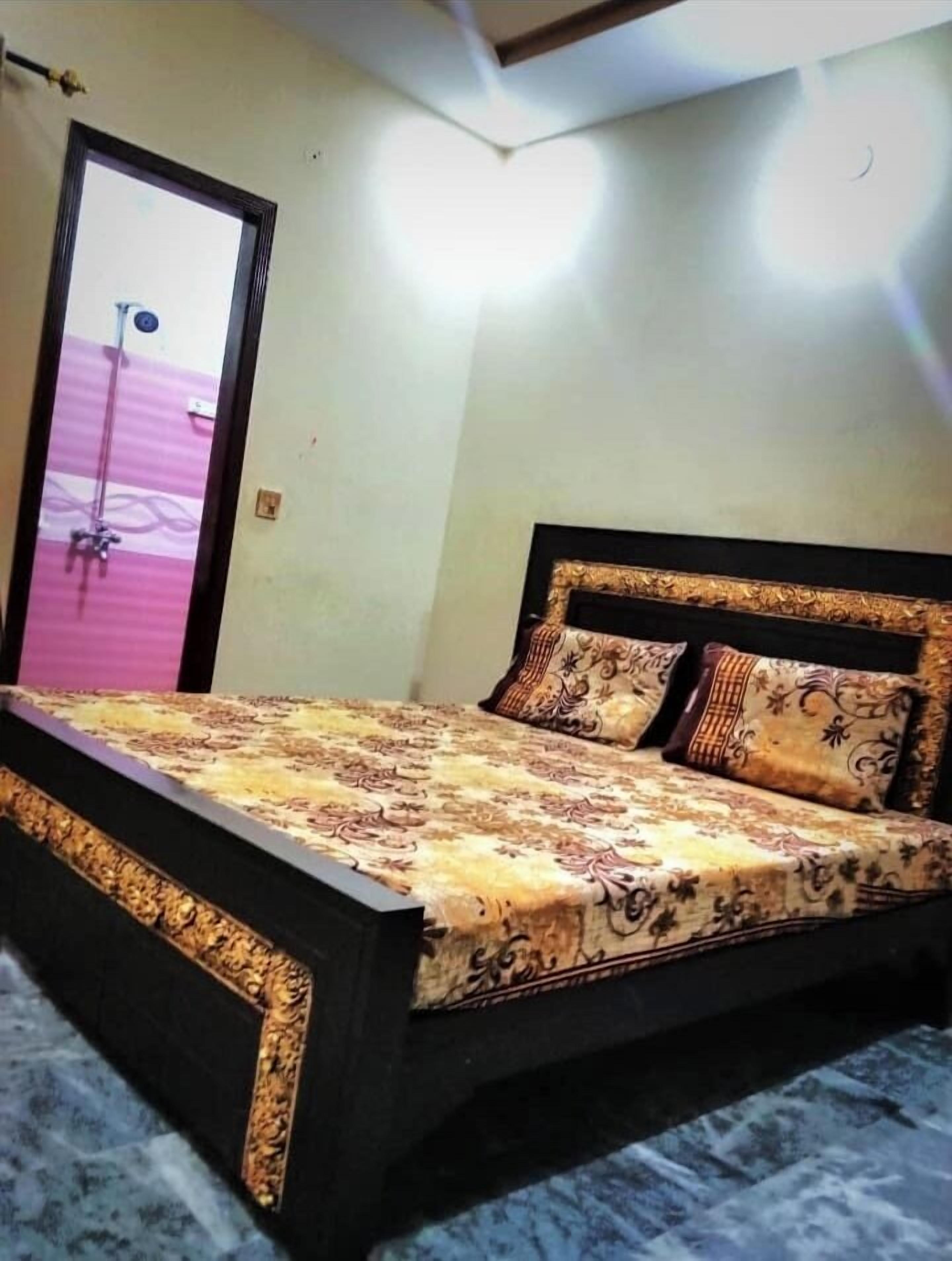 Deluxe Double Room | Iron/ironing board, free WiFi