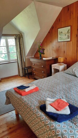 3 slaapkamers, een strijkplank/strijkijzer, gratis wifi, beddengoed