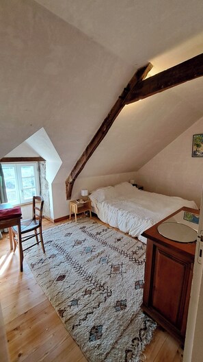 3 bedrooms, iron/ironing board, free WiFi, bed sheets - Detached house in a magnificent farmhouse - Countryside close to the sea (Noyal-Muzillac)