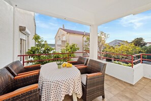 Apartment | Balcony - Apartment in Barbat Near Sandy Beach (Rab)