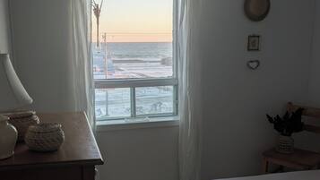 3 chambres, bureau, lit parapluie, draps fournis