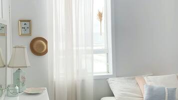 3 chambres, bureau, lit parapluie, draps fournis