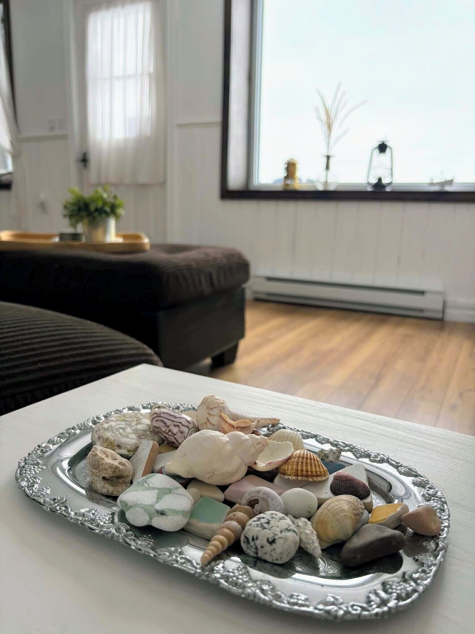 3 bedrooms, desk, travel crib, bed sheets