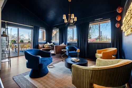 35-Guest Luxury Estate | Hot Tub, Sauna | Near ND