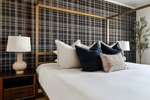 9 bedrooms, desk, iron/ironing board, free WiFi