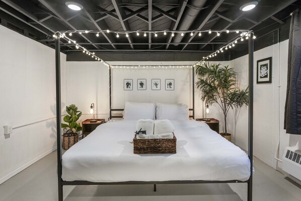 9 bedrooms, desk, iron/ironing board, free WiFi