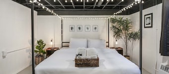 35-Guest Luxury Estate | Hot Tub, Sauna | Near ND