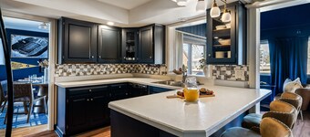 35-Guest Luxury Estate | Hot Tub, Sauna | Near ND