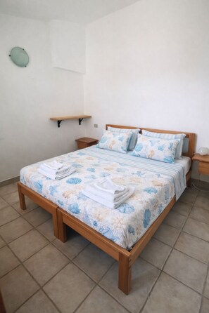 2 quartos, escrivaninha, Wi-Fi de cortesia, roupa de cama