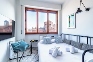 3 slaapkamers, een strijkplank/strijkijzer, gratis wifi, beddengoed