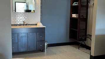 Premier studio suite | Een bureau, een strijkplank/strijkijzer, gratis extra bedden