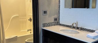 Twin Lakes Inn and RV