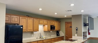 Twin Lakes Inn and RV