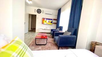 2 bedrooms, in-room safe, iron/ironing board, travel crib