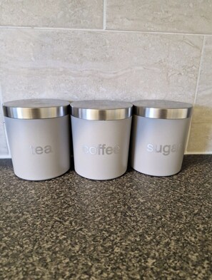 Talo | Kylpyhuoneen mukavuudet | Suihku, hiustenkuivaaja, pyyhkeet