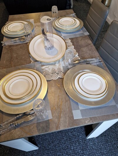 Spacious 3-bed Home -private Garden & Free Parking