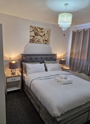House | 3 bedrooms, iron/ironing board, free WiFi, bed sheets