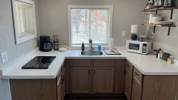 Fridge, microwave, stovetop, coffee/tea maker